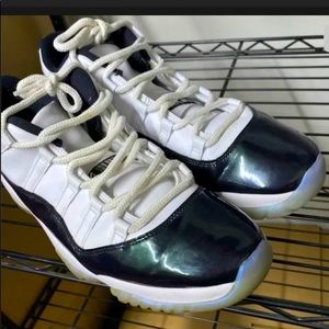 Men Jordan 11 low size 12